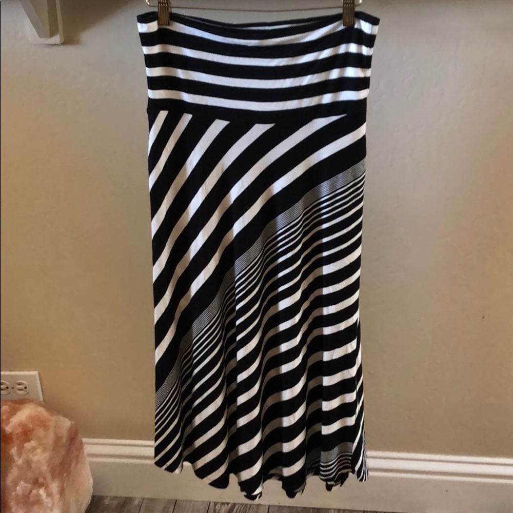 Flowy, striped Bobeau skirt!